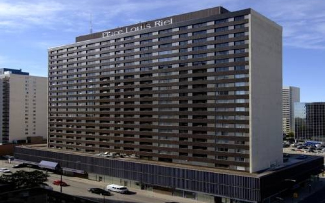 Place Louis Riel Suite Hotel