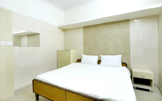SPOT ON 44679 Hotel Samrat