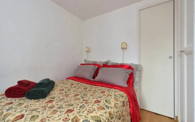 Designer Stay - Bastille Terrace