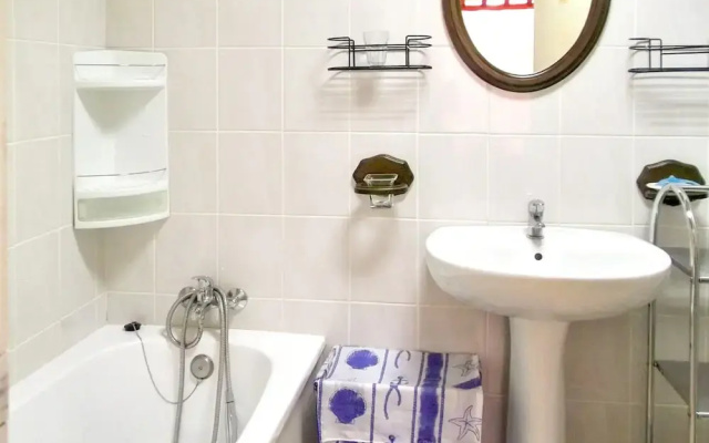 House With 6 Bedrooms in Vaison-la-romaine, With Wonderful Mountain Vi
