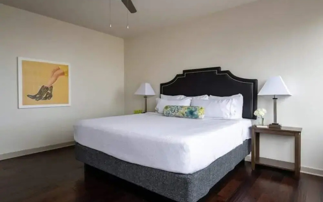 Stunning CozySuites on Elm St. 10