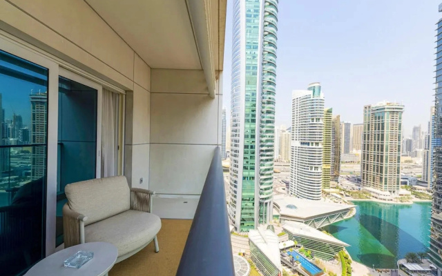 Prime JLT Stay Near Metro Lakeside Dining