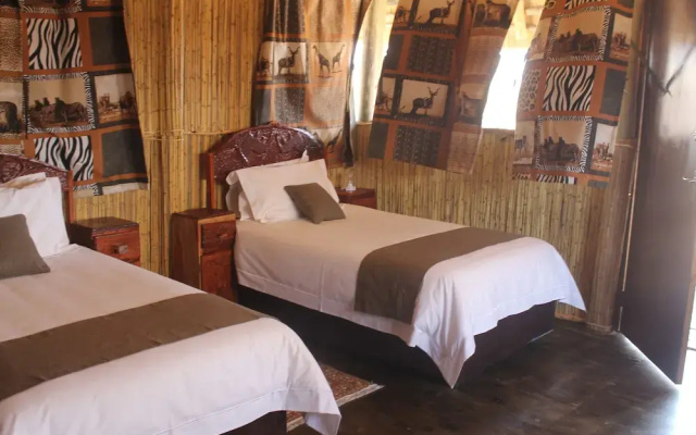 Dzibanana Lodge & Camping