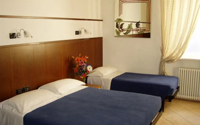 Hotel Paradise Airport