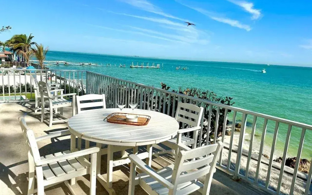 Dolphin Watch 3 Bedroom Home