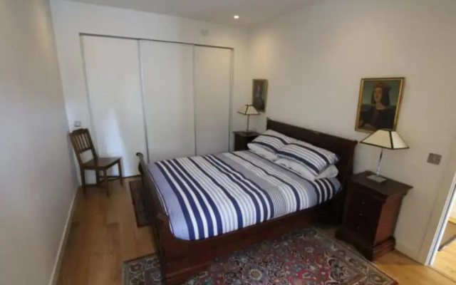 Modern 1-Bed in the Iconic Quartermile Area