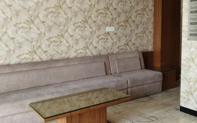 Hotel Ten Eleven Grand