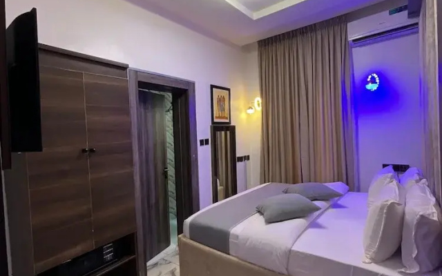 Livingstone Luxury Apartment