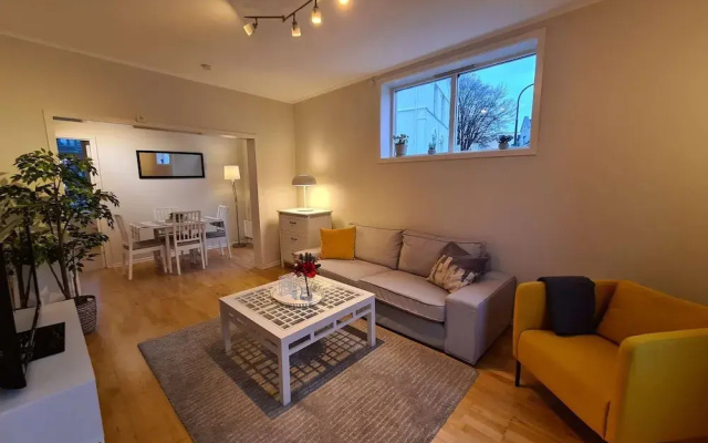 Beautiful 2-bedroom In City Center, With Balcony and Free Parking
