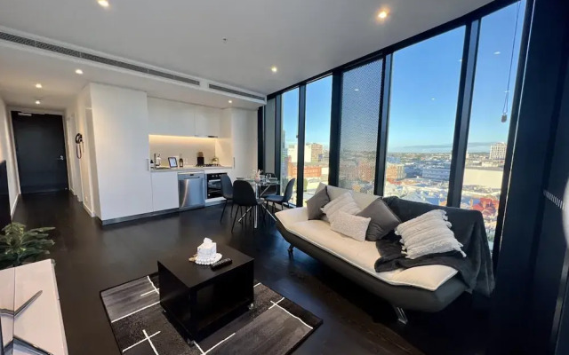 Stylish 1-bed With Pool, Gym & Free Parking