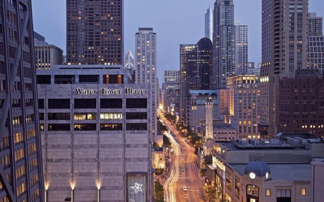 The Tremont Chicago Hotel at Magnificent Mile вид на фасад