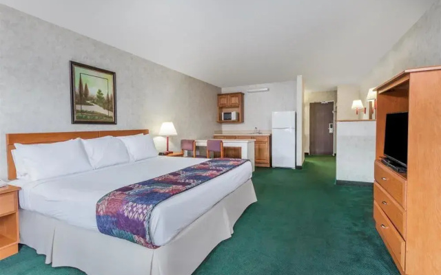 Days Inn & Suites Lexington