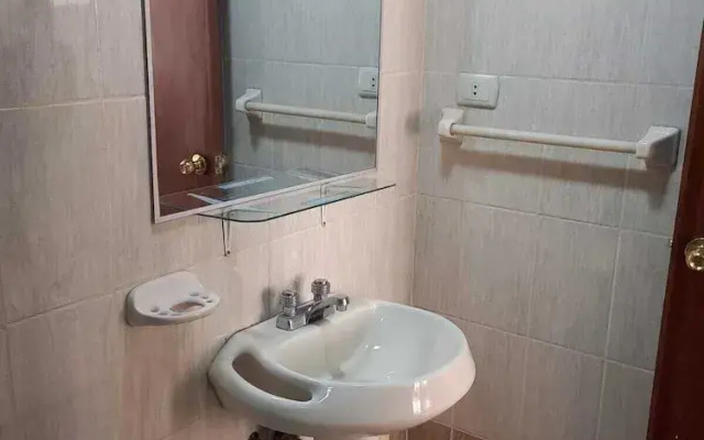 Hostal Aziri Puno