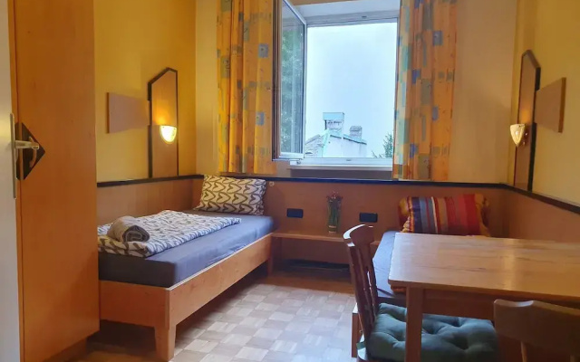 Affordable Central Rooms Near U3