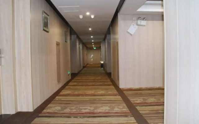 Jichu Chain Hotel Huarong Huarong Avenue