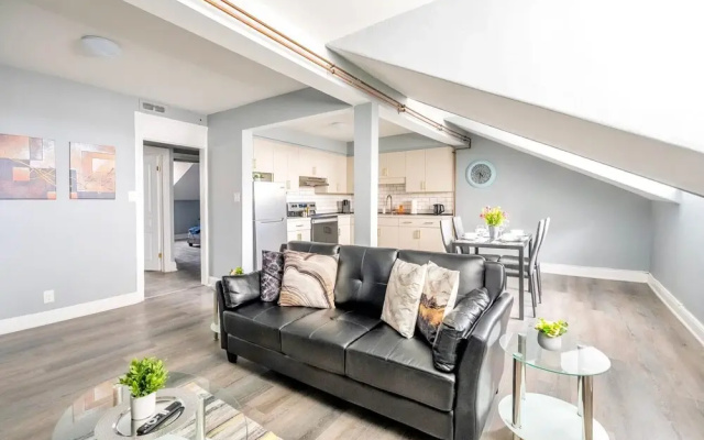 Charming 2BR Apartment In Downtown Hamilton