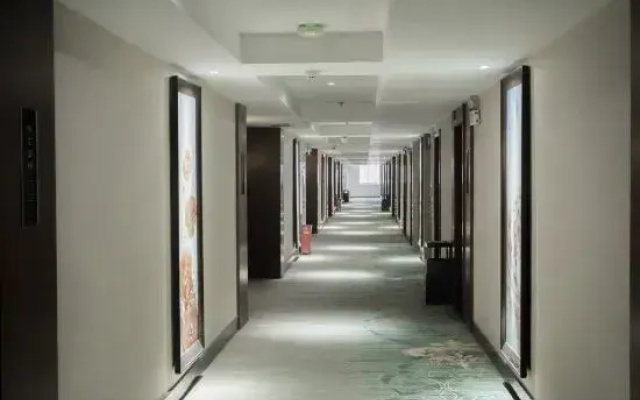 Holiday Inn Ginza (Fuling Commercial Pedestrian Street)