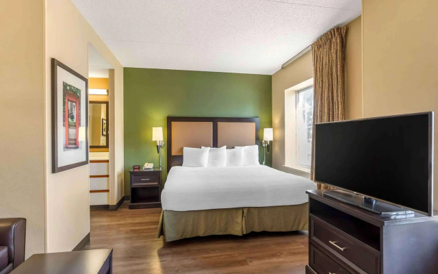 Studio 6 Extended Stay Chicago Vernon Hills Lincolnshire IL