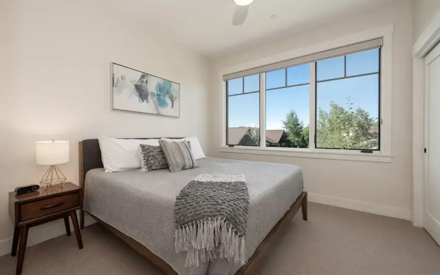 Downtown Flat 2 Bedroom Condo