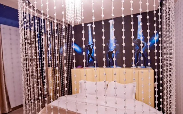 FEETEL Theme International Inn
