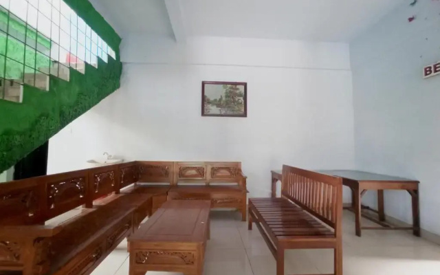 OYO 90093 Dw Hotel