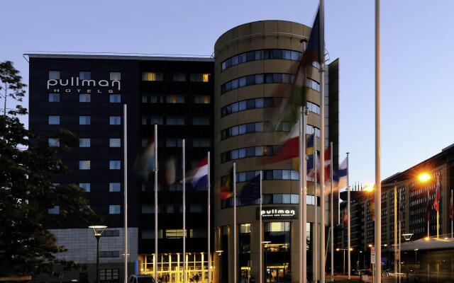 Отель Pullman Brussels Centre Midi Брюссель вид на фасад