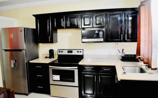 Kingston Guest Apartment at El Gabriel