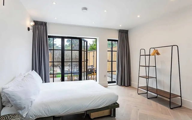 Gorgeous Flat in the Heart of Acton