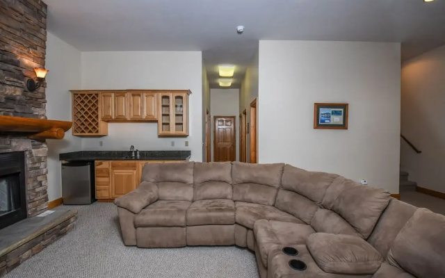 Lakeside Lodge 4 Bedroom House