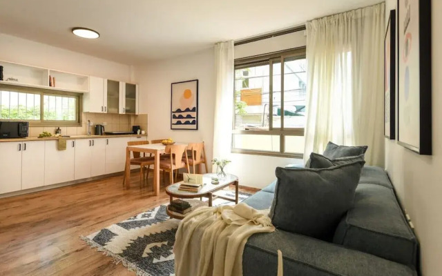 MAMAD - Pet-friendly 2BR Apt & Kitchen