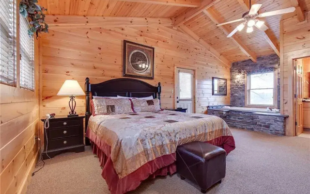 Destinys Lodge - Five Bedroom Cabin