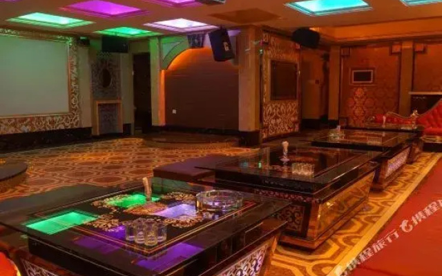 Pingding Hotel (Huazhou Pingding Branch)