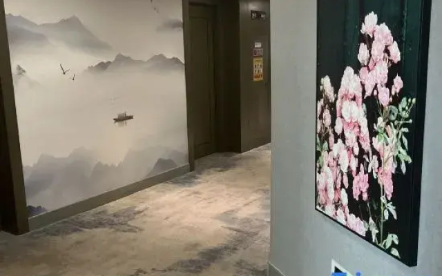 Starway Hotel (Ji'an People's Square Bailuzhou Academy Store)