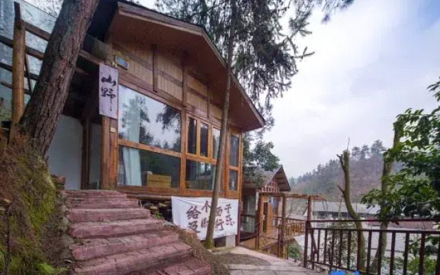 ASTRIA | Moruo Qixin Mountain House (Zhangjiajie National Forest Park West Gate)