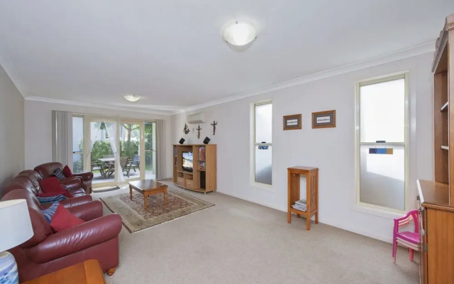 Lagoons Estate, 6 Dowling Street