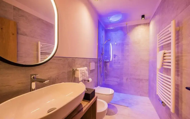 Helmhotel