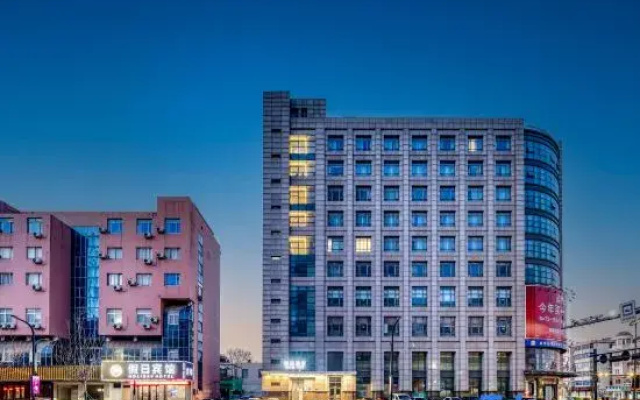 Pingxiang Vientiane Huiting Hotel