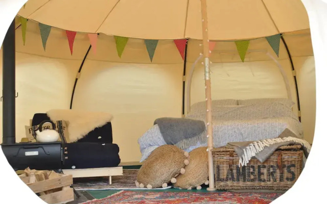 Lovely Spacious Lotus Bell Tent in Shaftesbury, UK