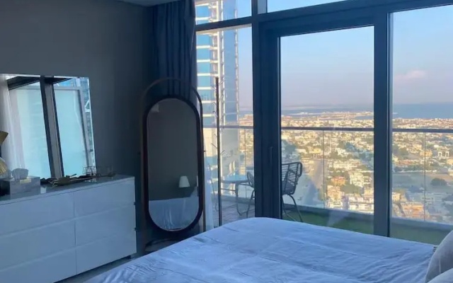 Gorgeous 2 Br in Paramount