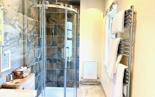 The Estate - 11 Bed - Sleeps 22 - Private Garden