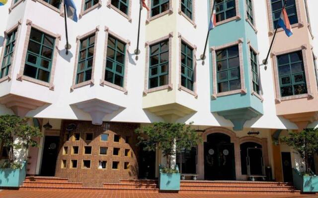 Hotel Plaza Del Libertador вид на фасад
