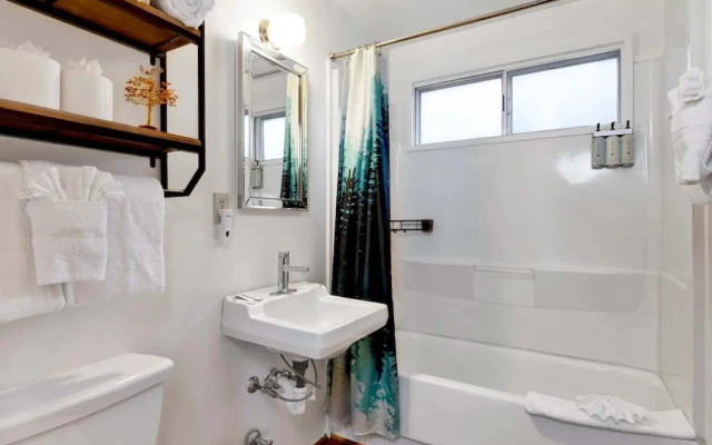 2583-bernhardt Brown Bungalow