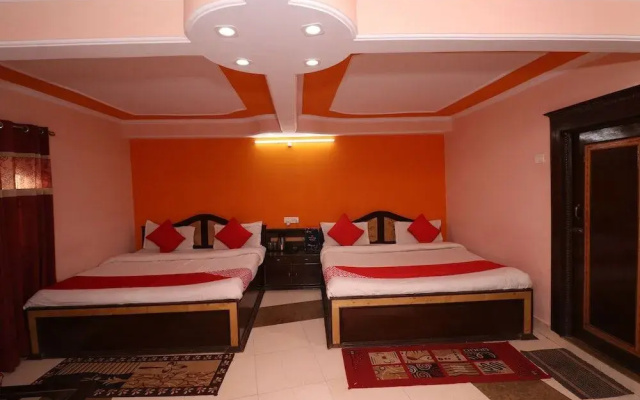 OYO 27612 Maitri Holiday Home