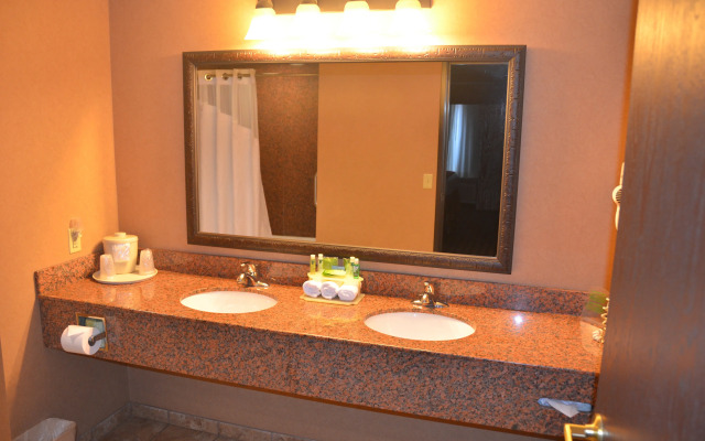 Holiday Inn Express Hotel & Suites Donegal by IHG
