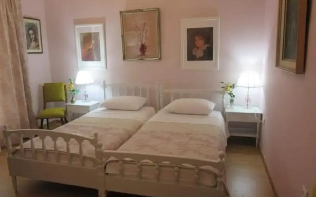 Marion-Athenian Style Apartment