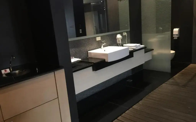 LI-GIN Motel