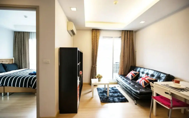 Cozy Thonglor by Pat