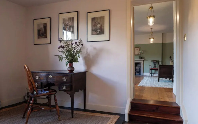 Stunning 4BD Home in Worcestershire