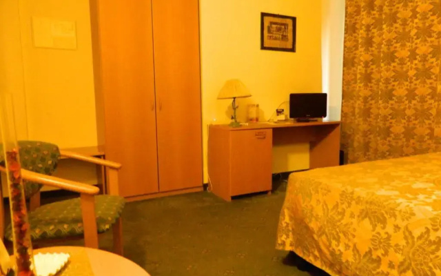 Ascot Lodging
