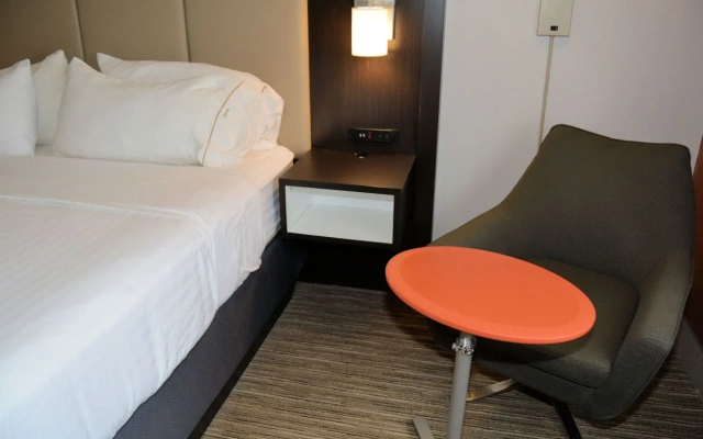 Holiday Inn Express & Suites by IHG